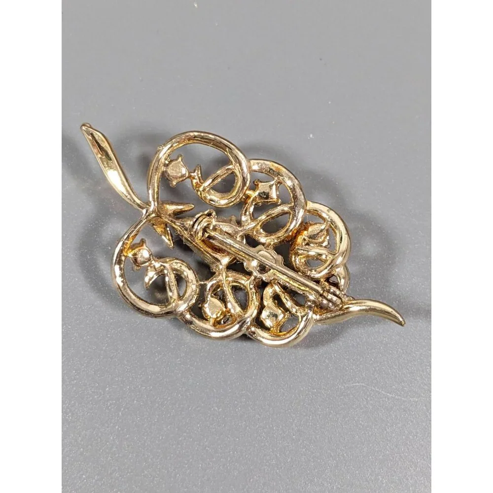 Vintage Green Teardrop Rhinestone Open‎ Work Leaf Gold Tone Brooch Pin